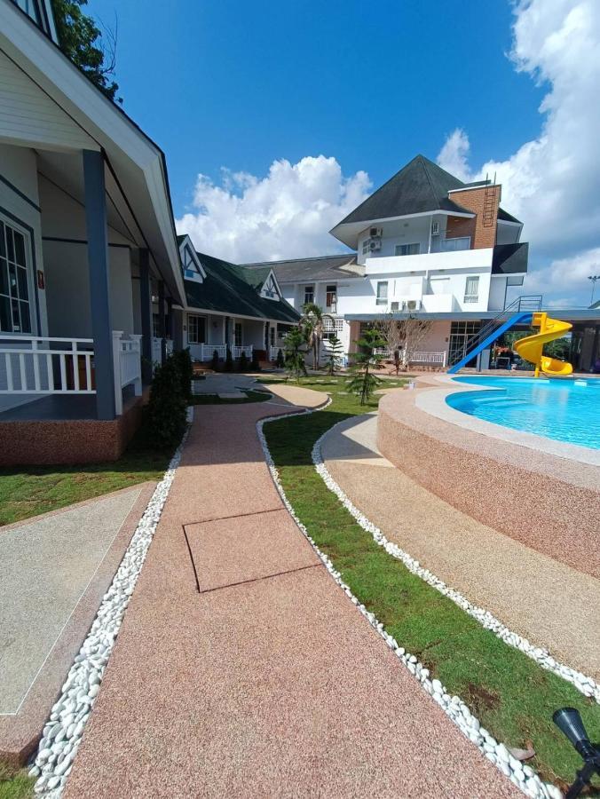English Resotel : อิงลิช รีโซเทล Накхон Си Тамарат Екстериор снимка