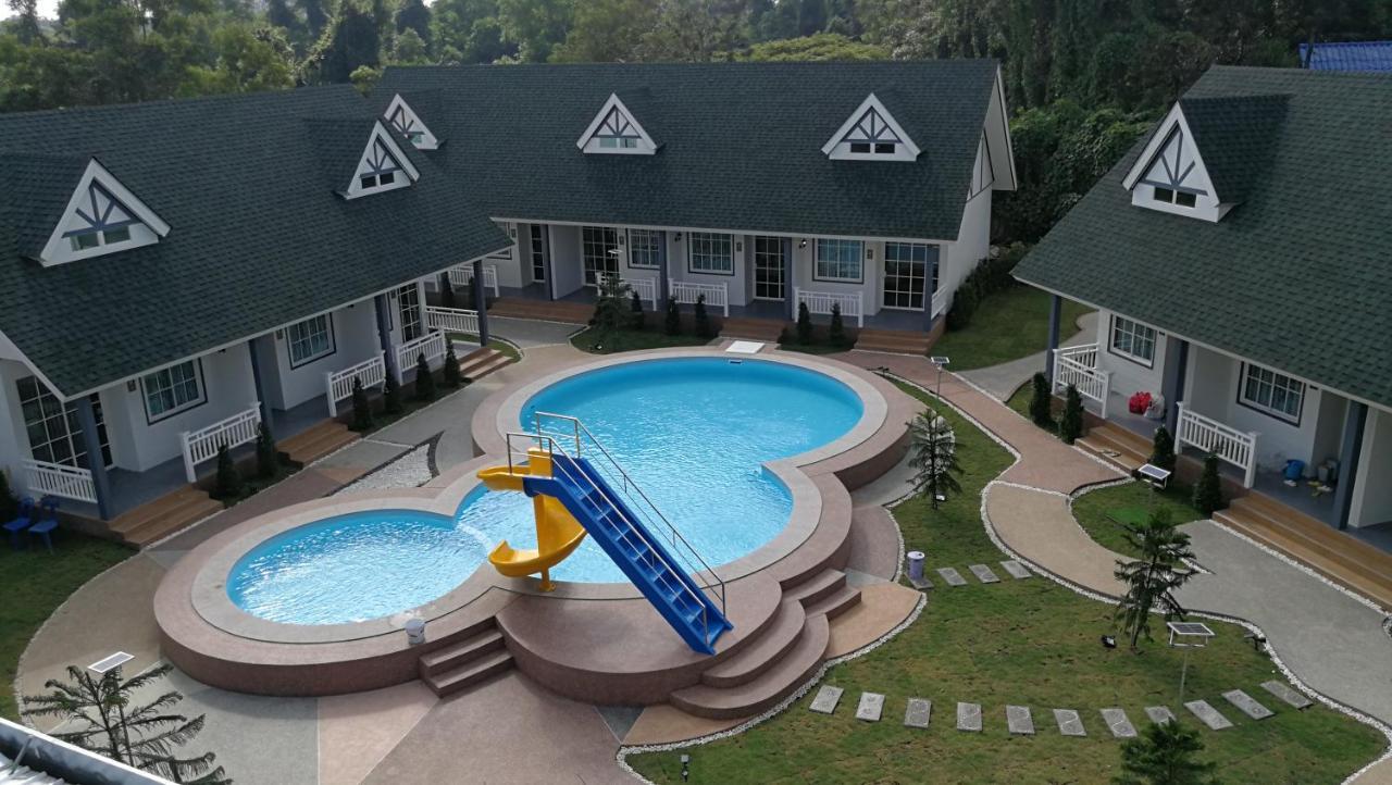 English Resotel : อิงลิช รีโซเทล Накхон Си Тамарат Екстериор снимка